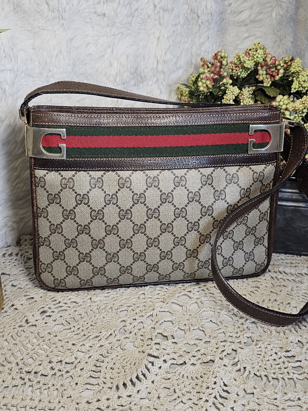 Gucci GG Supreme Sherry Line shoulder bag With COA.